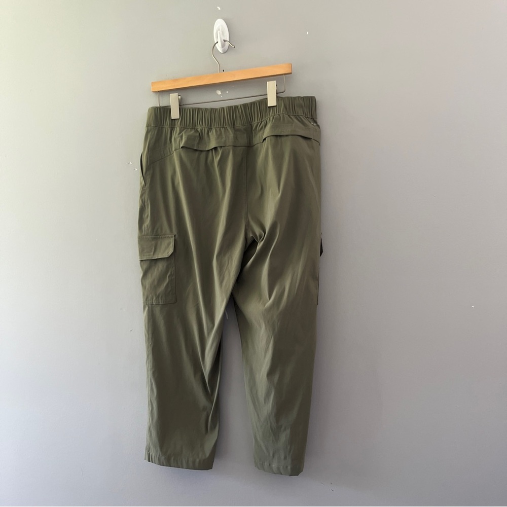 Eddie Bauer Green Nylon Cargo Pants High Rise Pull On Hiking Womens Size 14 - Picture 2 of 8